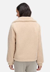 Plüschjacke mit Eingrifftaschen / Modellfoto Rückseite