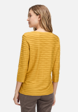 Basic Shirt mit Wellenstruktur / Modellfoto Rückseite