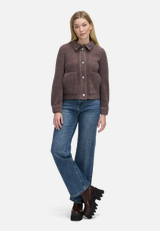 Casual-Jacke mit aufgesetzten Taschen / Modellfoto Vorderseite (Outfit)