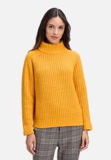 Strickpullover mit Stehkragen / Modellfoto Vorderseite