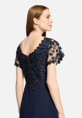 Abendkleid mit Stickerei / Detailbild
