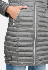 Steppjacke mit Reißverschlusstaschen / Detailbild