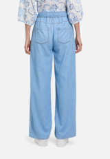 Casual-Hose mit elastischem Bund / Modellfoto Rückseite