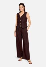 Casual-Hose mit Bundfalten / Modellfoto Vorderseite (Outfit)