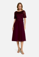 Cocktailkleid mit Spitze / Modellfoto Vorderseite
