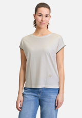 Casual-Shirt mit Rundhalsausschnitt / Modellfoto Vorderseite