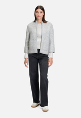 Strick-Cardigan mit Reißverschluss / Modellfoto Vorderseite (Outfit)