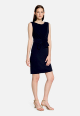 Etuikleid knielang / Modellfoto Vorderseite (Outfit)