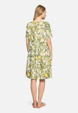 Casual-Kleid mit Eingrifftaschen / Modellfoto Rückseite