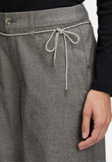 Casual-Hose mit Bindegürtel / Detailbild