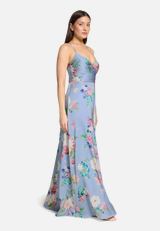 Abendkleid mit V-Ausschnitt / Modellfoto Vorderseite (Outfit)