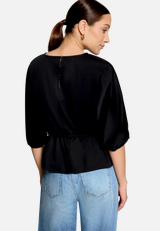 Kurzarm-Bluse mit Bindegürtel / Modellfoto Rückseite
