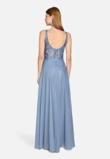 Abendkleid im Glitzer-Look / Modellfoto Rückseite