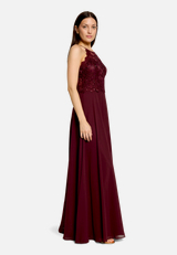 Abendkleid rückenfrei / Modellfoto Vorderseite (Outfit)