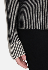 Grobstrick-Pullover mit Rippenstruktur / Detailbild
