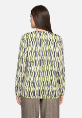 Casual-Bluse mit Muster / Modellfoto Rückseite