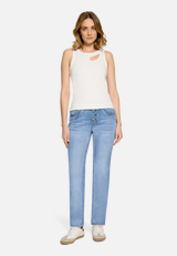 Boyfriend-Jeans im Vintage-Look / Modellfoto Vorderseite (Outfit)