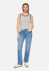 Basic-Top mit Rundhalsausschnitt / Modellfoto Vorderseite (Outfit)