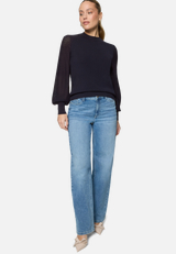 Pullover mit hohem Kragen / Modellfoto Vorderseite (Outfit)