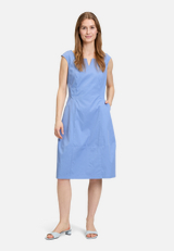 Sommerkleid tailliert / Modellfoto Vorderseite (Outfit)