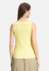 Basic-Top mit Rundhalsausschnitt / Modellfoto Rückseite