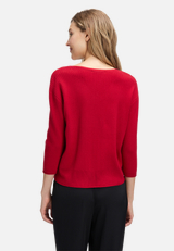 Feinstrickpullover mit V-Ausschnitt / Modellfoto Rückseite