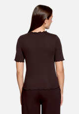 Halbarm-Shirt mit Kragen / Modellfoto Rückseite