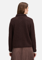 Cardigan mit Kragen / Modellfoto Rückseite