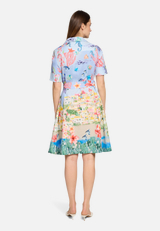 Hemdblusenkleid mit Knopfleiste / Modellfoto Rückseite