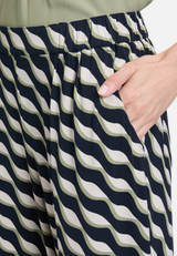 Schlupfhose mit Bundfalten / Detailbild