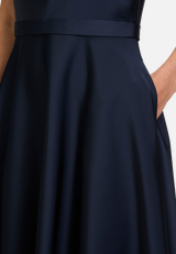 Cocktailkleid mit Wasserfallausschnitt / Detailbild