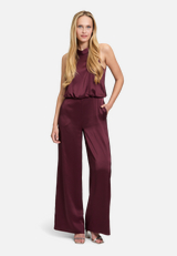 Jumpsuit mit Taschen / Modellfoto Vorderseite