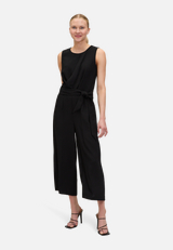 Jumpsuit ohne Arm / Modellfoto Vorderseite