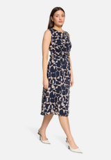 Chiffonkleid ohne Arm / Modellfoto Vorderseite (Outfit)