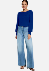 Feinstrickpullover  mit U-Boot Ausschnitt  / Modellfoto Vorderseite (Outfit)