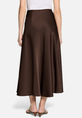 Satinrock  Maxi mit Gummibund  / Modellfoto Rückseite