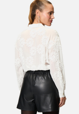 Hemdbluse mit Stickerei / Modellfoto Rückseite