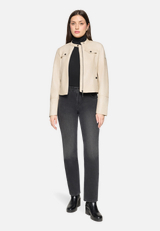 Casual-Jacke mit Stehkragen / Modellfoto Vorderseite (Outfit)