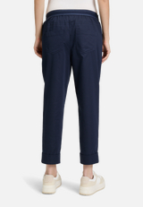 Casual-Hose mit elastischem Bund / Modellfoto Rückseite