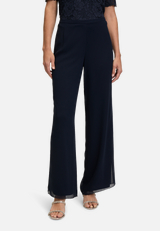Marlene-Hose mit weitem Bein / Modellfoto Vorderseite