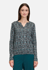 Casual-Shirt mit verdeckter Verschlussleiste / Modellfoto Vorderseite