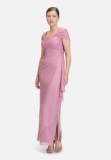 Abendkleid im Glitzer-Look / Modellfoto Vorderseite