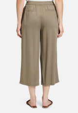 Schlupfhose mit Eingrifftaschen / Modellfoto Rückseite