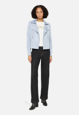 Blazer-Jacke mit offenem Saum / Modellfoto Vorderseite (Outfit)