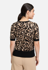 Feinstrickpullover mit Animalprint / Modellfoto Rückseite