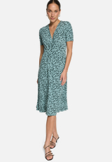 Jerseykleid mit Blumenmuster / Modellfoto Vorderseite