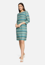 Etuikleid mit 3/4 Arm / Modellfoto Vorderseite (Outfit)