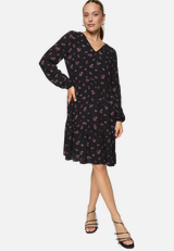 Blusenkleid mit Blumen  / Modellfoto Vorderseite (Outfit)