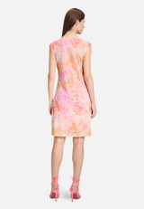 Casual-Kleid ohne Arm / Modellfoto Rückseite