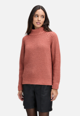 Strickpullover mit Stehkragen / Modellfoto Vorderseite